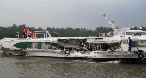 An accident happens on the Saigon River on November 25, 2009, causing serious damage to both vessels. (Filed photo)
